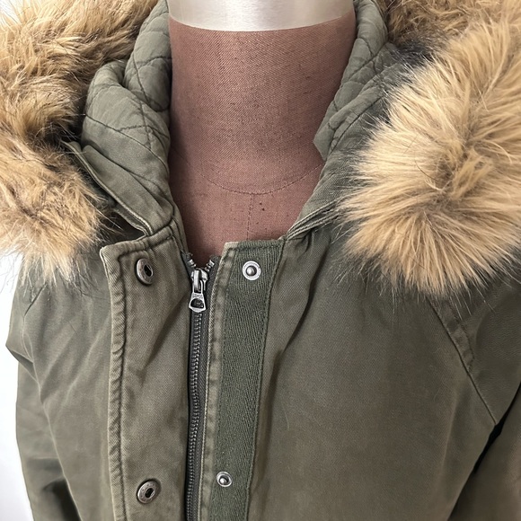 Levi’s Hooded Faux Fur Trim Jacket - Picture 6 of 8